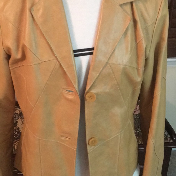 Ladies Cream Tan Leather Jacket. - Picture 3 of 7